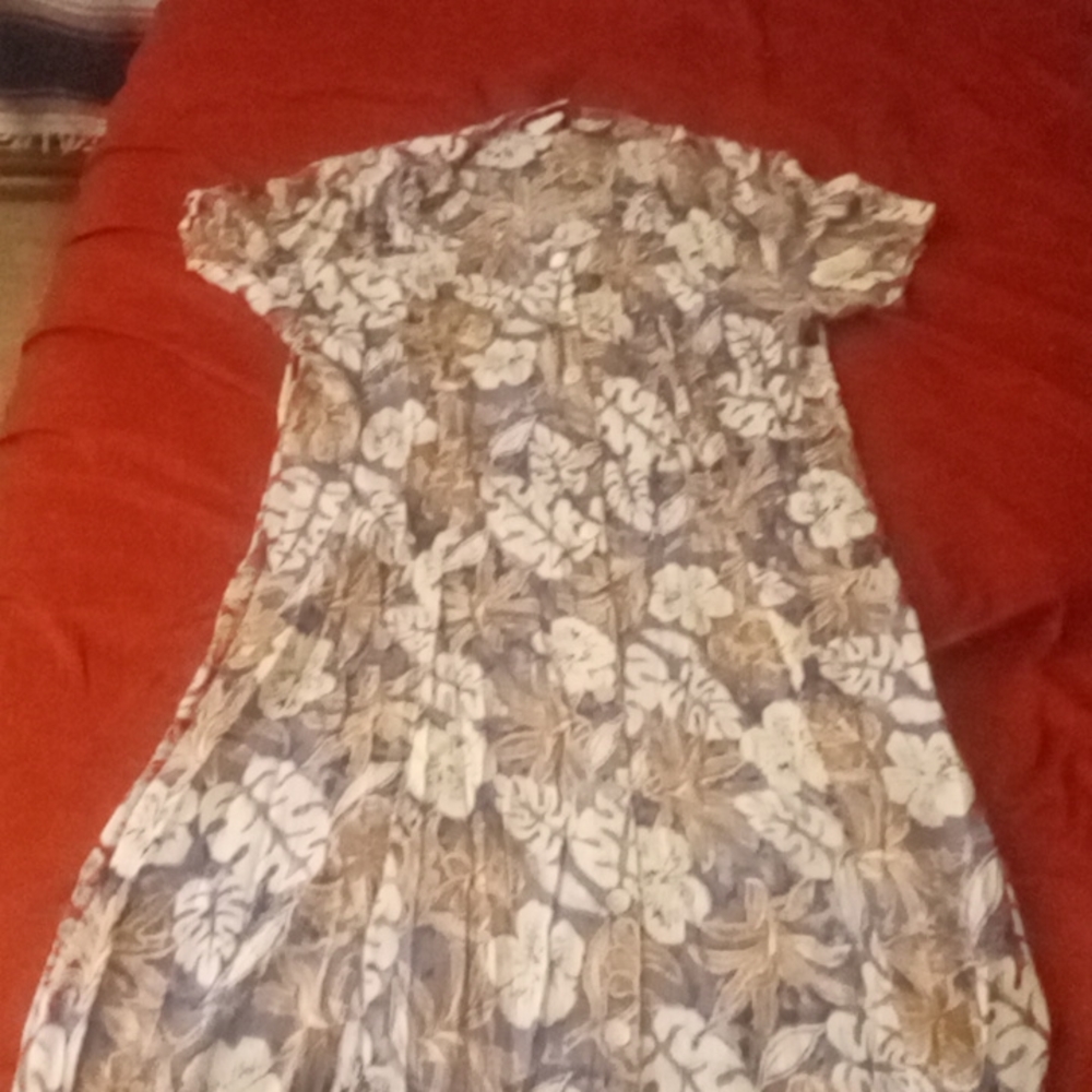 Vintage moomoo styled dress, button down front, tie in back